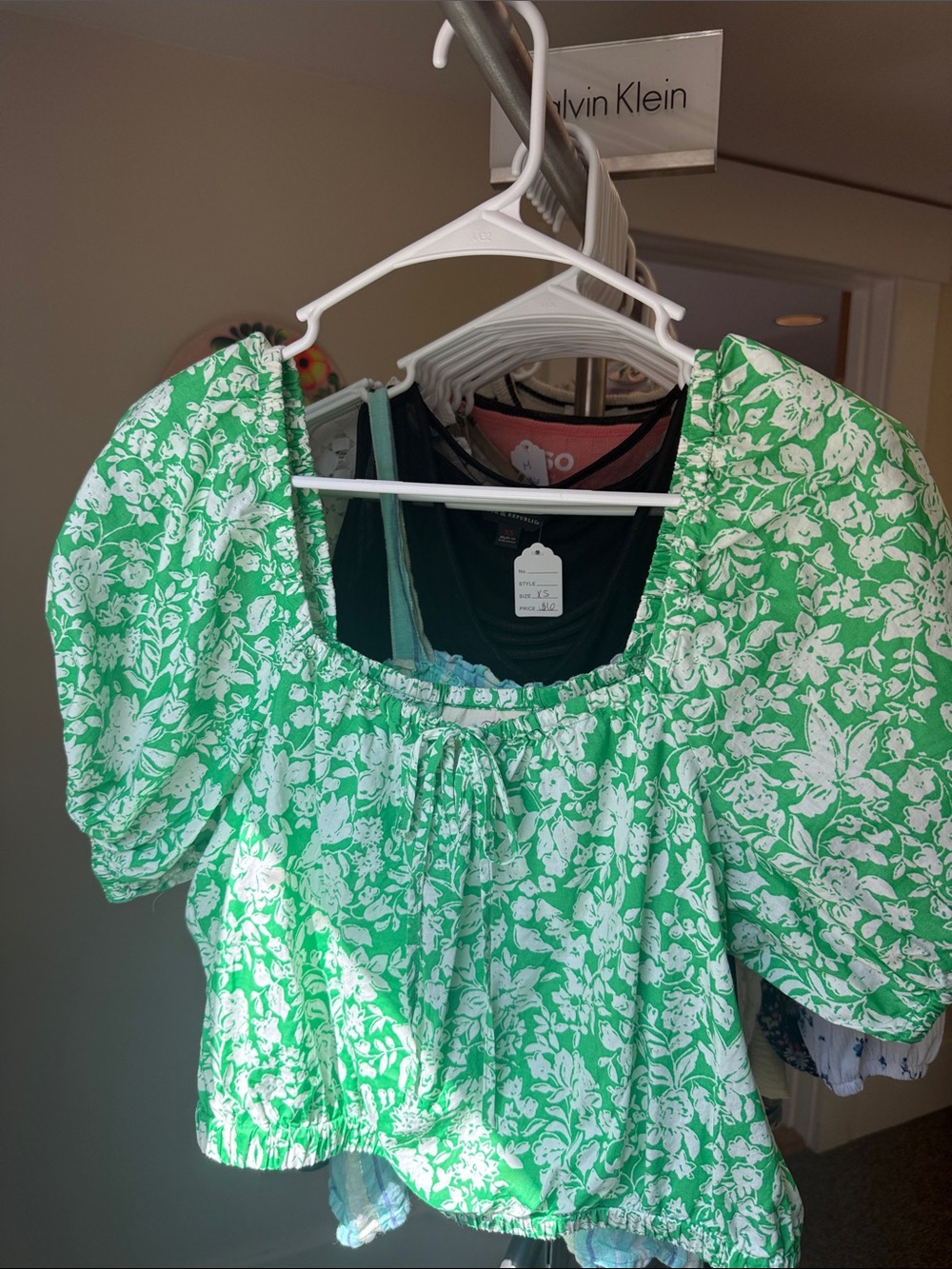 Universal Thread Green and White Floral Puff-Sleeve Blouse